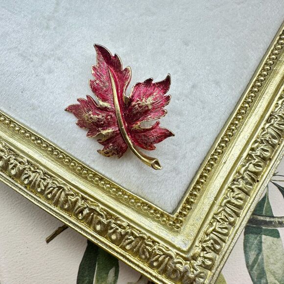 manselle Jewelry - Vintage Manselle Red Gold Tone Maple Leaf Brooch Pin